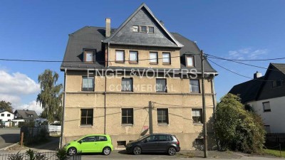 Mehrfamilienhaus mit großem Garten und Stellplätzen