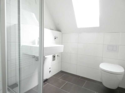 *** Gemütliche und moderne DG-Wohnung in beliebter Lage sucht neuen Mieter ***
