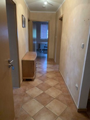 Helle 3,5-Zimmer-Wohnung mit Balkon in Emmerting