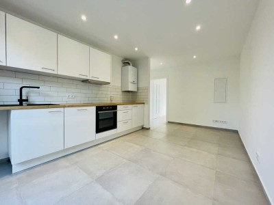 Helle 2-Zimmer Wohnung mit EBK und Balkon