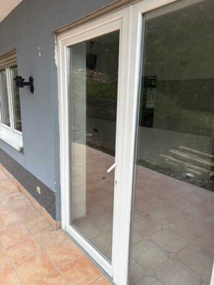 Schöne und vollständig renovierte 2-Raum-Erdgeschosswohnung mit Balkon in Sankt Wendel