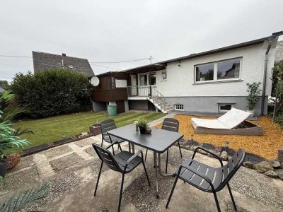 Gepflegter Bungalow mit Vollkeller, integrierter Garage und gemütlichem Garten!!!