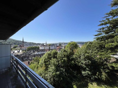 "Penthouse"  Apartement in zentraler, ruhiger Lage mit großem Balkon