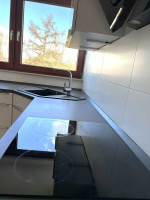 Sanierte Dachgeschoss-Wohnung in Vohwinkel. 3 Zi., Küche inkl. moderner EBK, Duschbad & Gäste-WC.