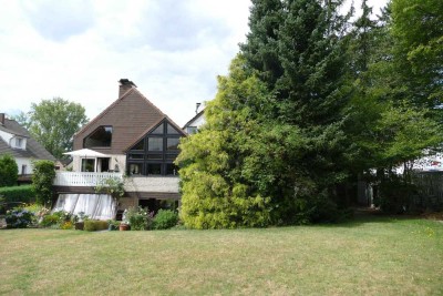 Renoviert, zentrumsnah und mit großem Garten!