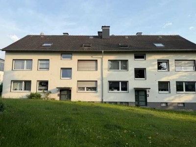 Charmante Etagenwohnung mit Balkon und Garage