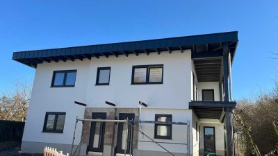 Erstbezug:  Energieeffiziente helle 4-Zi-Wohnung mit großem überdachten Balkon in Asbach