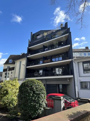 Neuwertige 2-Raum-Wohnung mit Balkon und Einbauküche in Siegburg