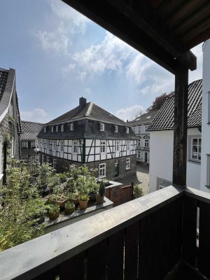 "Charaktervolles Wohnen in bester Lage: Stilvolle 3-Zimmer-Wohnung mit Balkon"