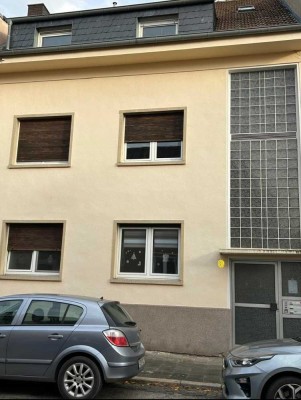 Sofort bezugsfrei: modernisierte und renovierte 3-Zi.-Whg. mit großem Balkon in LU-Mundenheim
