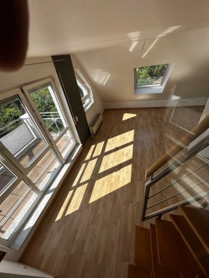 1-Zimmer Wohnung mit Balkon; Dachboden und Einbauküche  in Flörsheim