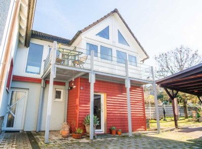 BRETTEN: Familientraum in ruhiger Lage, gepflegte Doppelhaushälfte mit Garten, Garage und Carport