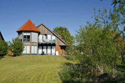 großzügige 2,5 Zimmerwohnung im Zweifamilienhaus mit viel Grün