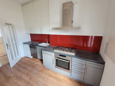 Super schöne frisch renovierte 3 Zimmer-Wohnung mit 2 Balkonen +Aufzug