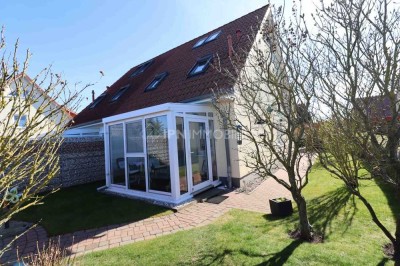 Ostseeperle mit Wohlfühlfaktor - Gepflegte Doppelhaushälfte mit Wintergarten und Garage