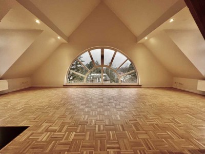 Traumhaftes, hochwertig modernisiertes Dachgeschoss mit Galerie und herrlichem Blick ins Grüne