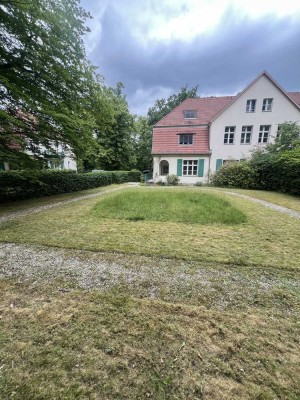 2 Zimmer DG Altbau-Whg mit Gartennutzung - auf dem Gelände der Königlichen Sternwarte Babelsberg