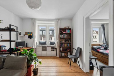 Perfekt geschnittene 2-Zimmer-Altbauwohnung mit Balkon und Tageslicht-Badezimmer im Sonnenhaus