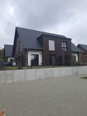 Neuwertiges 4-Zimmer-Haus mit Einbauküche in Winsen