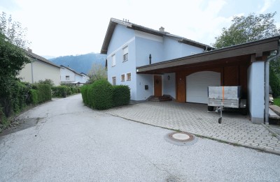 Familienidyll mit Garten, Garage und Carport