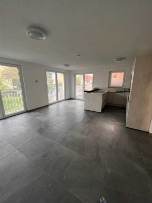 US-Army: 3,5room city-apartment // 3,5-Zimmer-Wohnung mit Balkon/EBK im Zentrum Sindelfingens