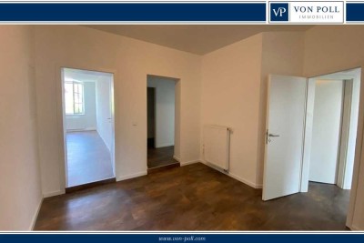 Erstbezug nach Renovierung :  4 - Zimmerwohnung am Marktplatz - auch WG geeignet