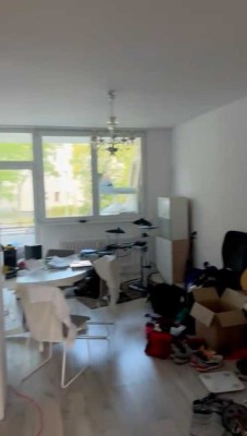 Gepflegte 3-Zimmer Wohnung im 1. OG mit Balkon in Charlottenburg