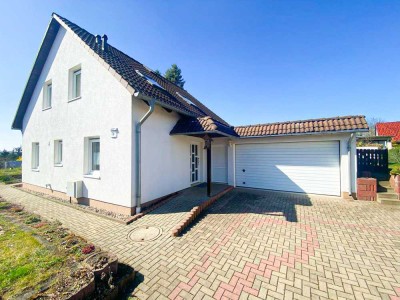 ATTRAKTIVES EINFAMILIENHAUS MIT POOL, GARTEN UND SONNENTERRASSE