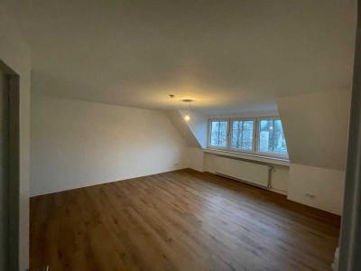 Attraktive und neuwertige 3-Raum-DG-Wohnung in Bielefeld