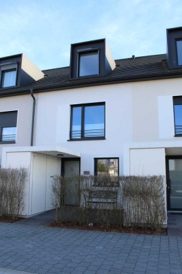 BIETERVERFAHREN! Neuwertiges Reihenhaus mit großzügigem Garten