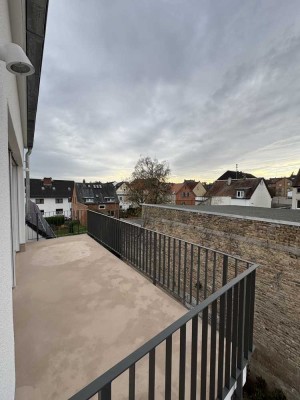 Neubau 4-Zimmer-Wohnung mit Klimaanlage/Balkon/neuer Küche