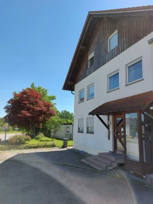 Helle 3-Zimmer-Maisonettewohnung mit Balkon, Einbauküche & Stellplatzoption – in Schlachters