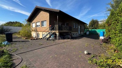 Ideal für Bauträger, Handwerksbetriebe oder Monteure. Haus inklusive Gewerbehalle!