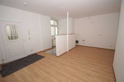 2-Zimmer-Wohnung im Hinterhaus mit viel zusätzlichem Platz im Untergeschoß