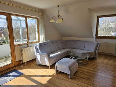 Sonnige 2-Zimmer-DG-Wohnung mit EBK in Stadtbergen