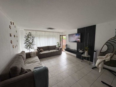 Gepflegte 3,5-Zimmer-Wohnung mit Balkon und Garage in ruhiger Lage.