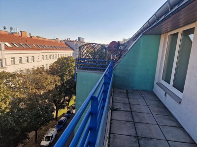 Lichtdurchflutete Dachgeschosswohnung mit 3-Zimmern (101 m²) und großzügiger Terrasse in ruhiger Lage – 1200 Wien