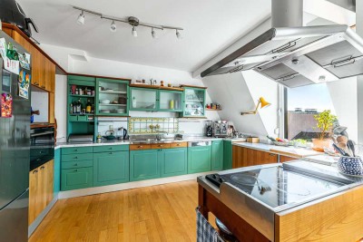 RESERVIERT!
Gemütliche, helle Maisonette Wohnung tolle Lage, ruhig und zentral, Preis VB