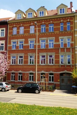 CHARMANTE 2-ZIMMERWOHNUNG / DG * SOLIDE KAPITALANLAGE