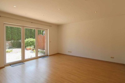 Ebenerdig, mit Fußbodenheizung, Stellplatz und kleinem Südgarten