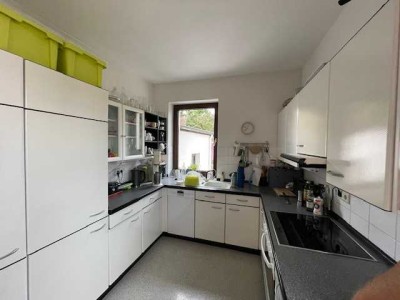 Charmante Maissonette-Wohnung mit großem Balkon und Einbauküche im Herzen von Bonn-Lannesdorf