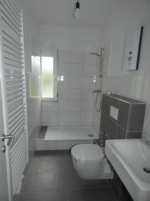 *** Heimaterde! 2 Zimmer-Wohnküche - modernes Duschbad - eigener Garten!***