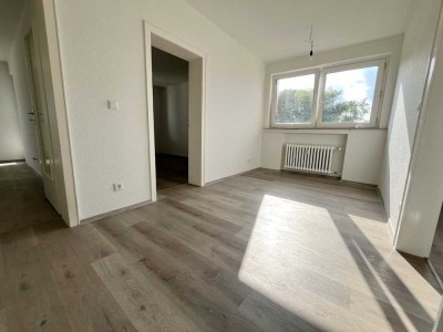 **lichtdurchflutete 2,5-Zimmer-Wohnung mit Balkon!**