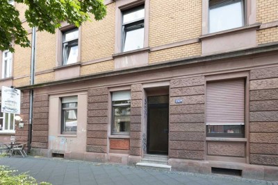 Ffm-Bornheim: Altbau Zweizimmerwohnung mit Küche und Bad