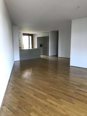 Wohnung mit 3 Zimmern, 2 Balkonen und Wohn-Essbereich, zentral am Riedberg