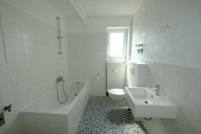 Sehr schöne 4-Zimmer+Wohnküche+Bad 100qm plus 19qm überdachtem Balkon auf der Heide zentrumsnah