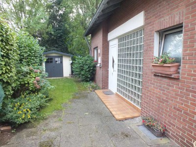 Unterkellerte Doppelhaushälfte mit Garten und Garage