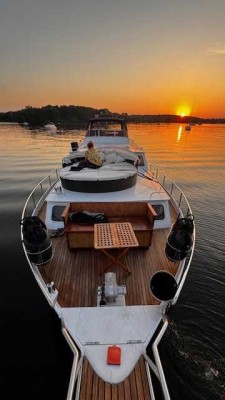 Wohnschiff mit geh. Innenausstattung