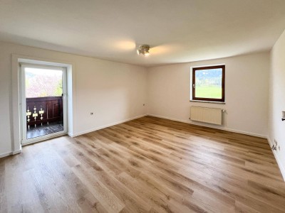 Erstbezug nach Sanierung: Charmante 1-Zimmer-Wohnung mit Balkon &amp; Parkplatz in Saalfelden