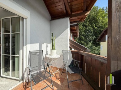 Charmante 3 Zimmer DG-Wohnung mit Carport-Stellplatz